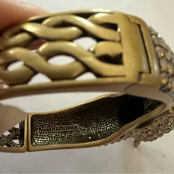Scarce HEIDI DAUS Honey BUNNY Rhinestone 3-D Bangle Bracelet - Picture 5 of 5